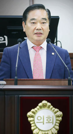 이하식 송파구의원이 5분자유발언을 하고 있다.